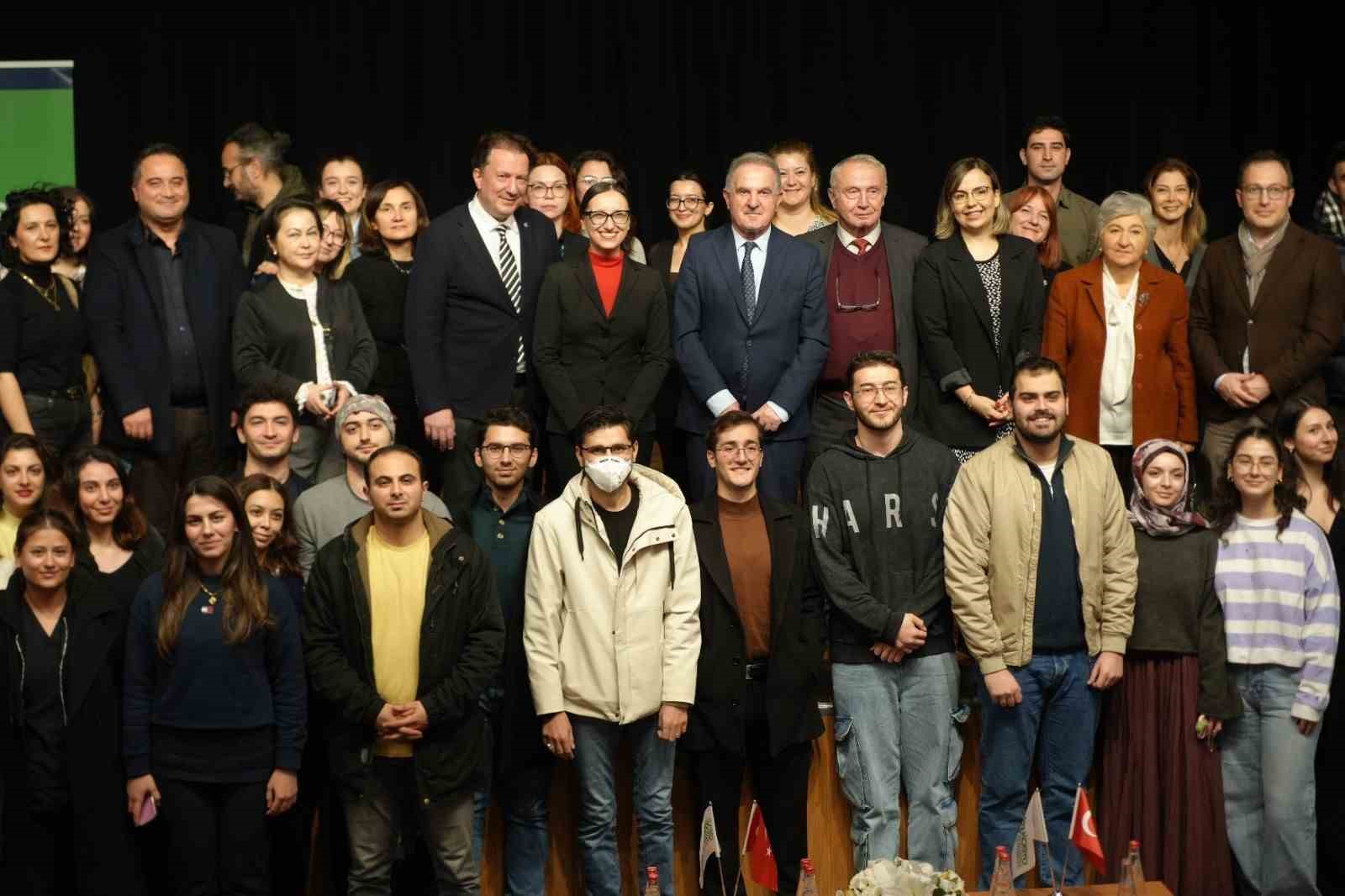 Külliye’de ödül alan bilim kadını Prof. Dr. Özcan: "Bu ödülün kariyerimde çok önemli bir yeri var"