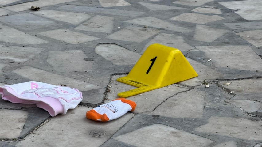 Diyarbakır&rsquo;da sinir krizi ge&ccedil;iren anne 2 aylık bebeğini pencereden attı