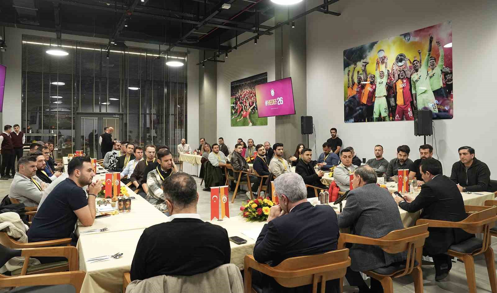 Dursun &Ouml;zbek: "Galatasaray&rsquo;ın yarıştığı her yerde şampiyon olma hedefi vardır"
