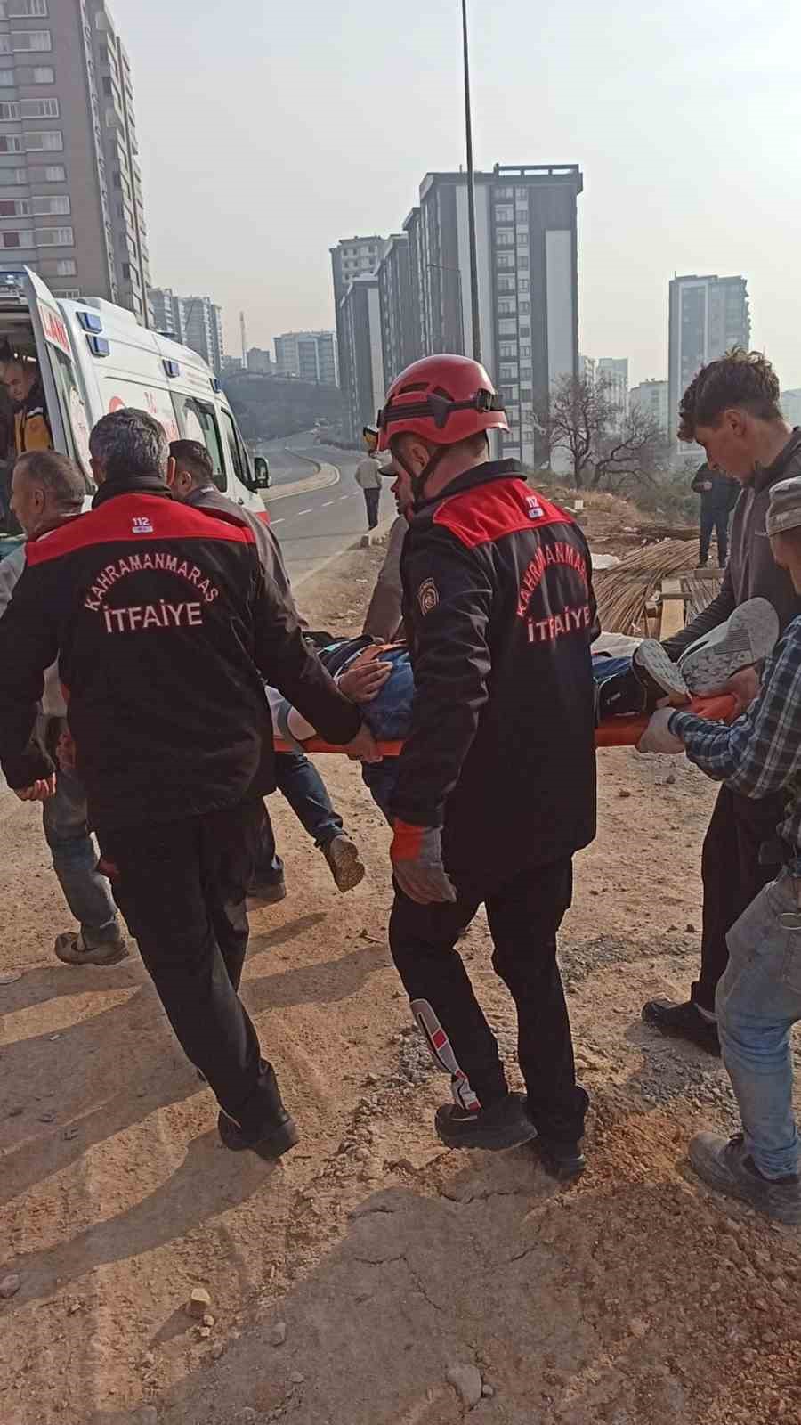 İnşaattan d&uuml;şen iş&ccedil;i yaralandı
