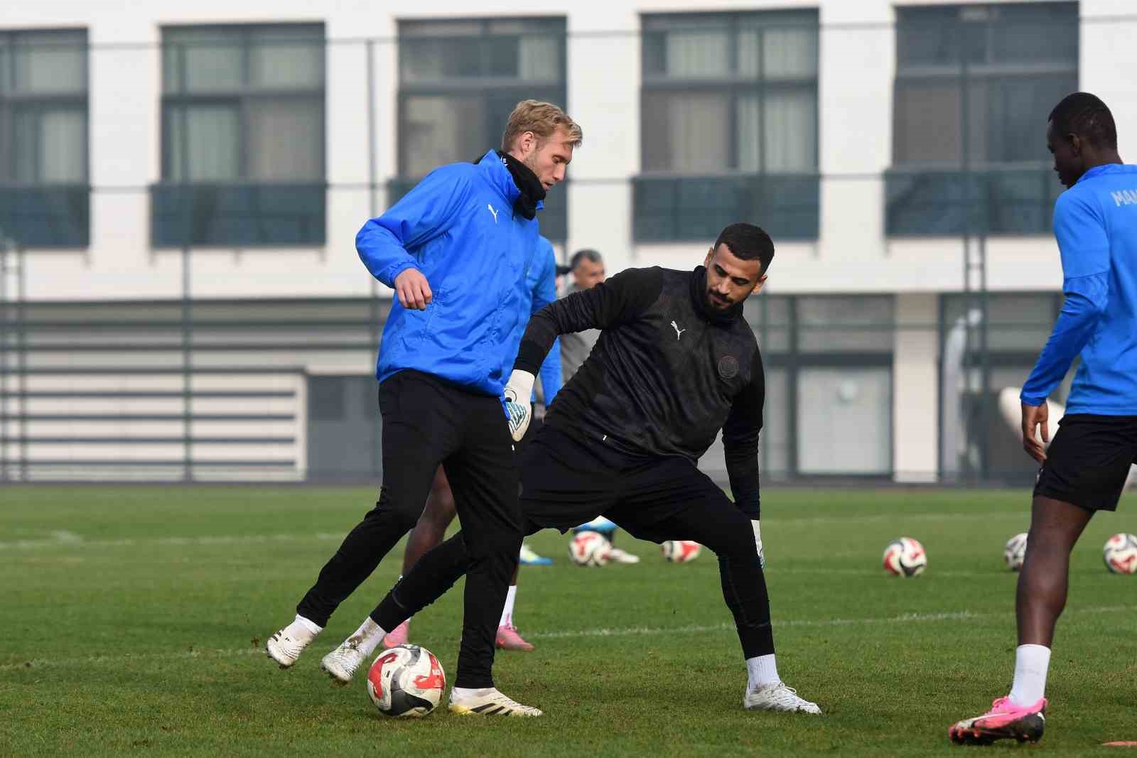 Manisa FK, Sakaryaspor ma&ccedil;ı hazırlıklarını tamamladı
