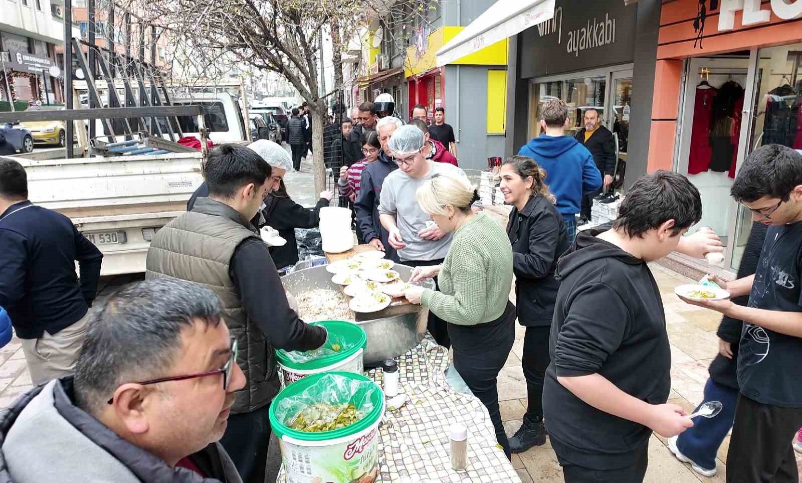Denizli&rsquo;de esnaflardan Regaip Kandili hayrı
