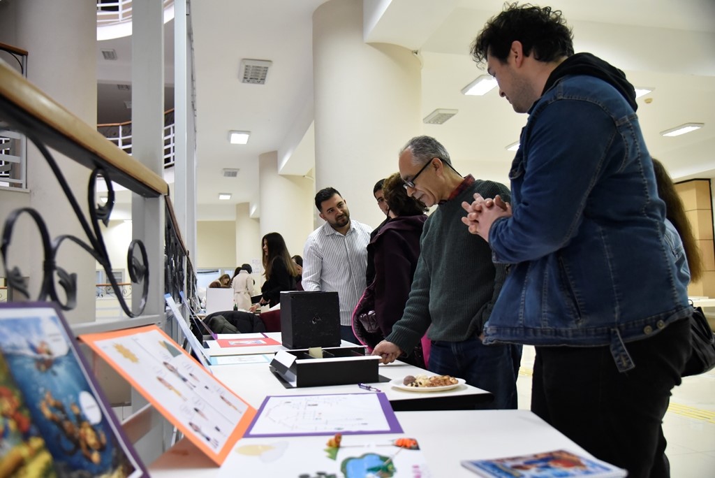 OM&Uuml;&rsquo;de fen materyal sergisi
