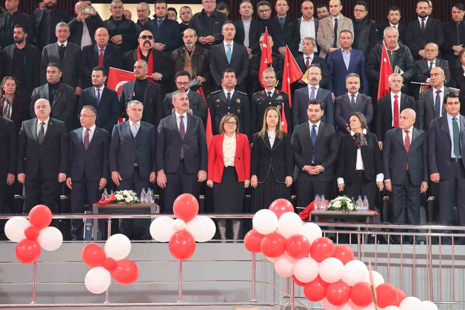 Bakan Dr. Osman Aşkın Bak: "&Ccedil;ocuklarımız ve gen&ccedil;lerimiz abur cuburdan uzak dursun"
