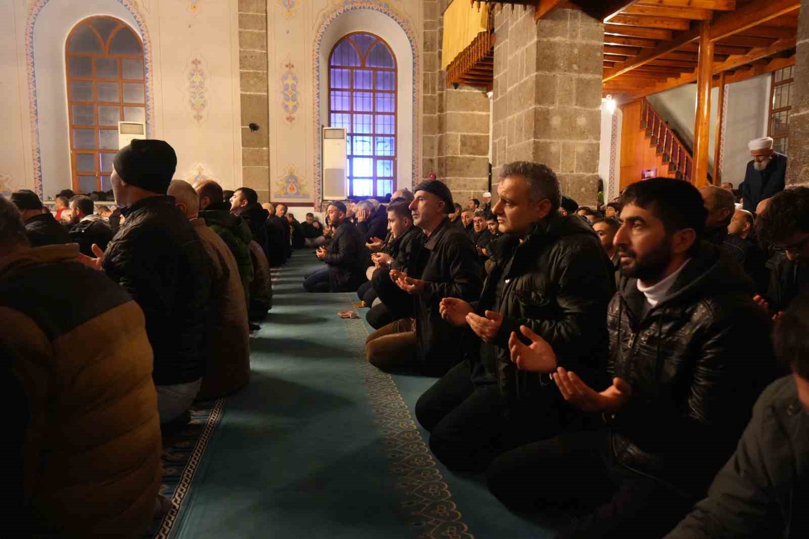 Samsun&rsquo;da Regaip Kandili idrak edildi
