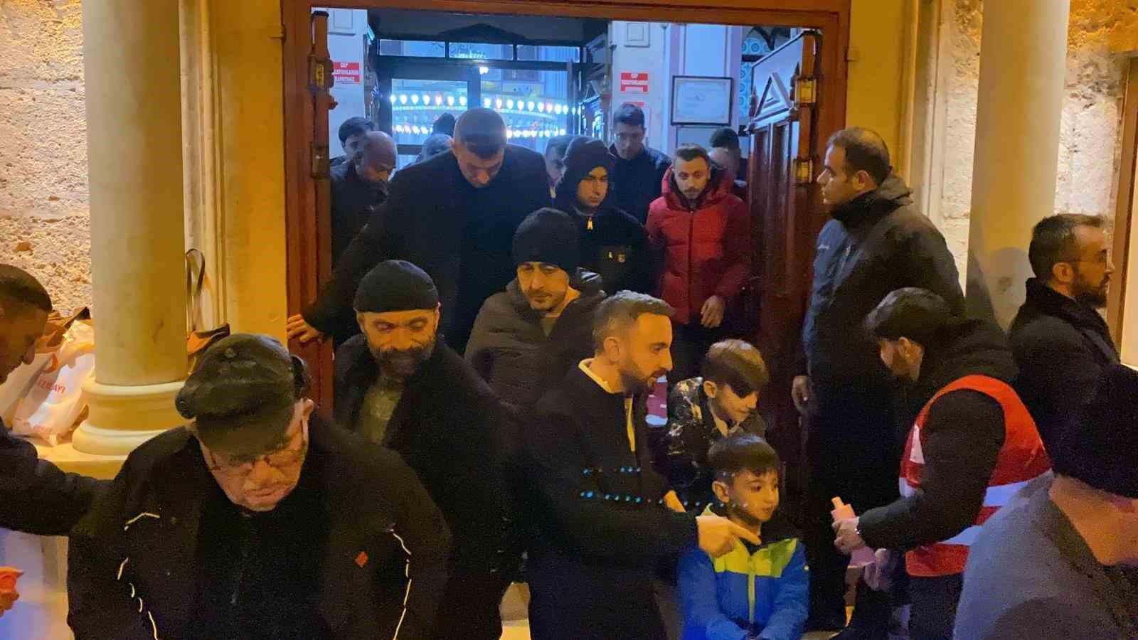 Bolu&rsquo;da Regaip Kandili&rsquo;nde camiler dolup taştı
