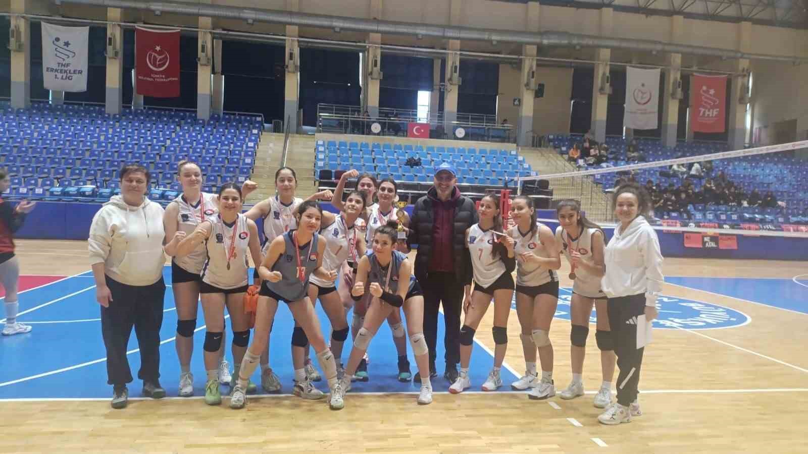 Aydın&rsquo;da Gen&ccedil; A Kızlar Voleybol İl Birinciliği m&uuml;sabakaları sona erdi
