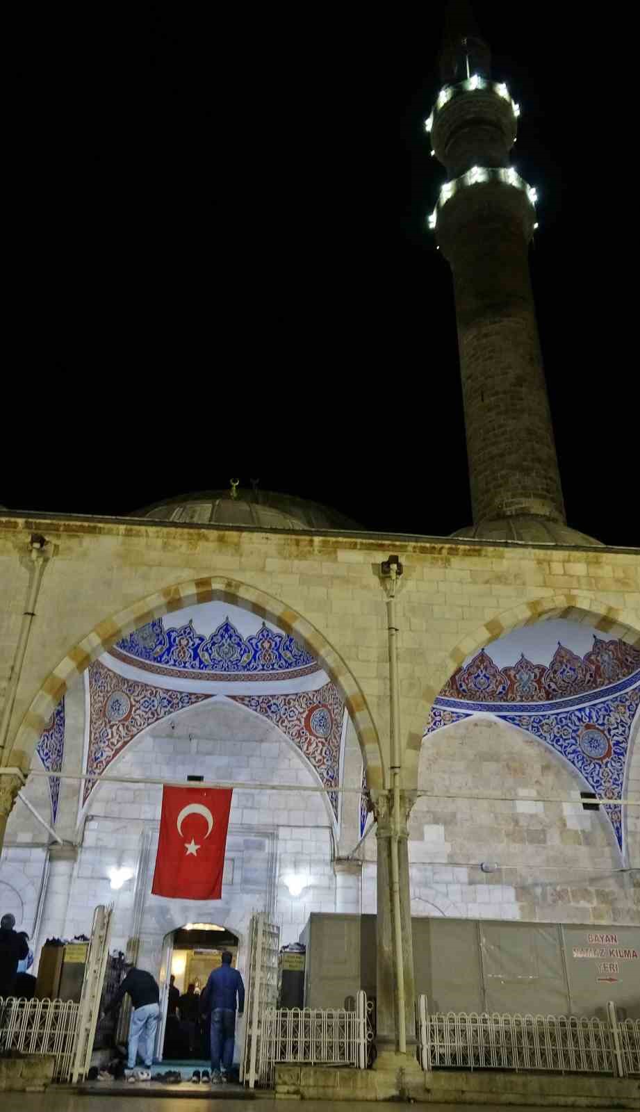 Regaip Kandili’nde Antalya’da camiler doldu taştı