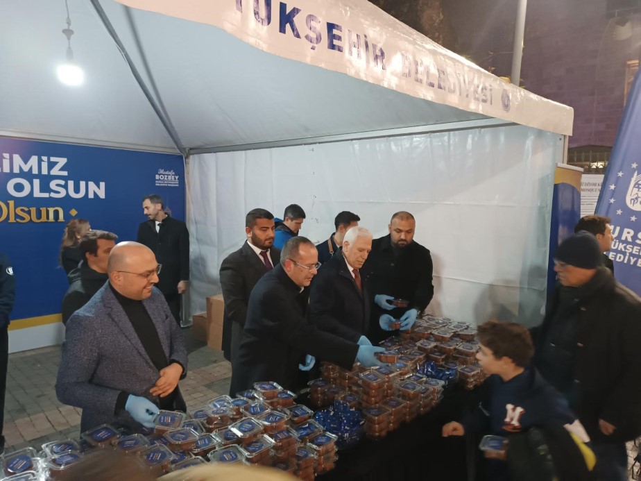 Regaip Kandili dualarla idrak edildi: Vatandaşlar camilere akın etti