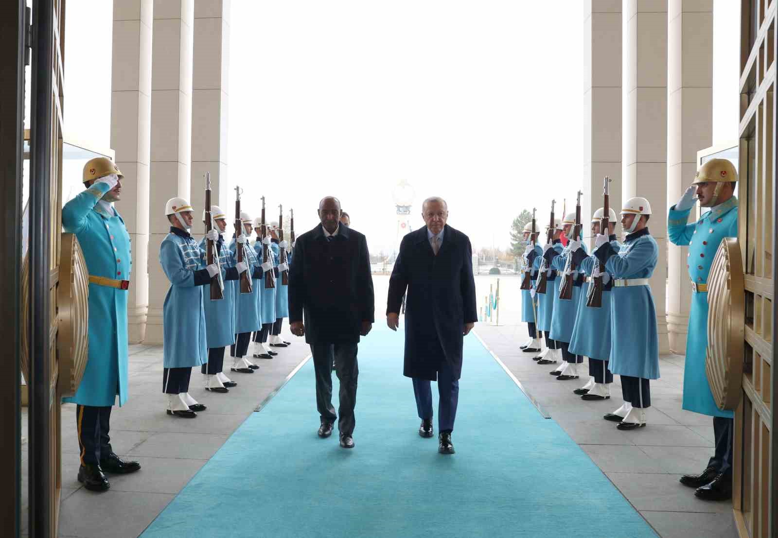 Cumhurbaşkanı Erdoğan, Sudan Egemenlik Konseyi Başkanı  el Burhan&rsquo;ı resmi t&ouml;renle karşıladı
