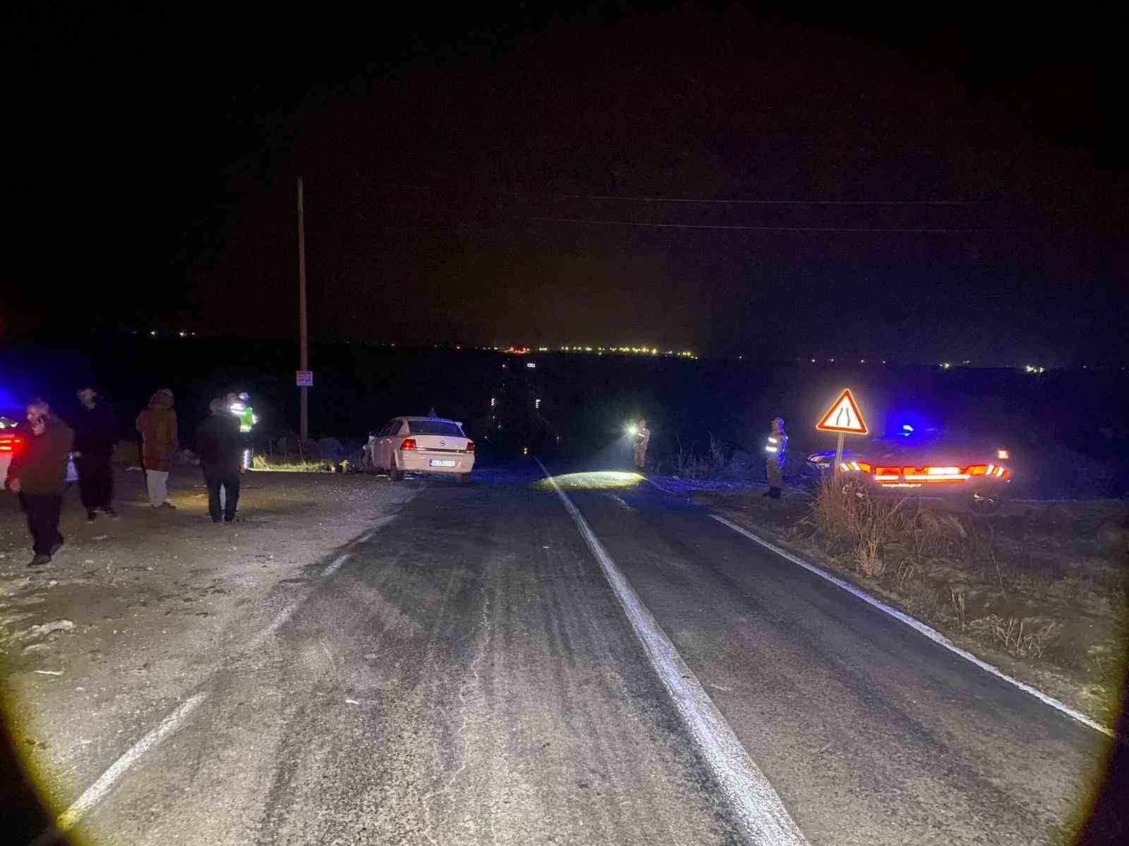 Siverek&rsquo;te otomobiller kafa kafaya &ccedil;arpıştı: 2&rsquo;si ağır 7 yaralı
