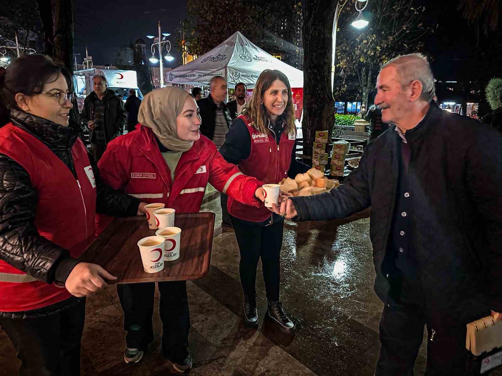 Manisa’da Türk Kızılay’dan Regaip Kandili’nde bin kişilik ikram