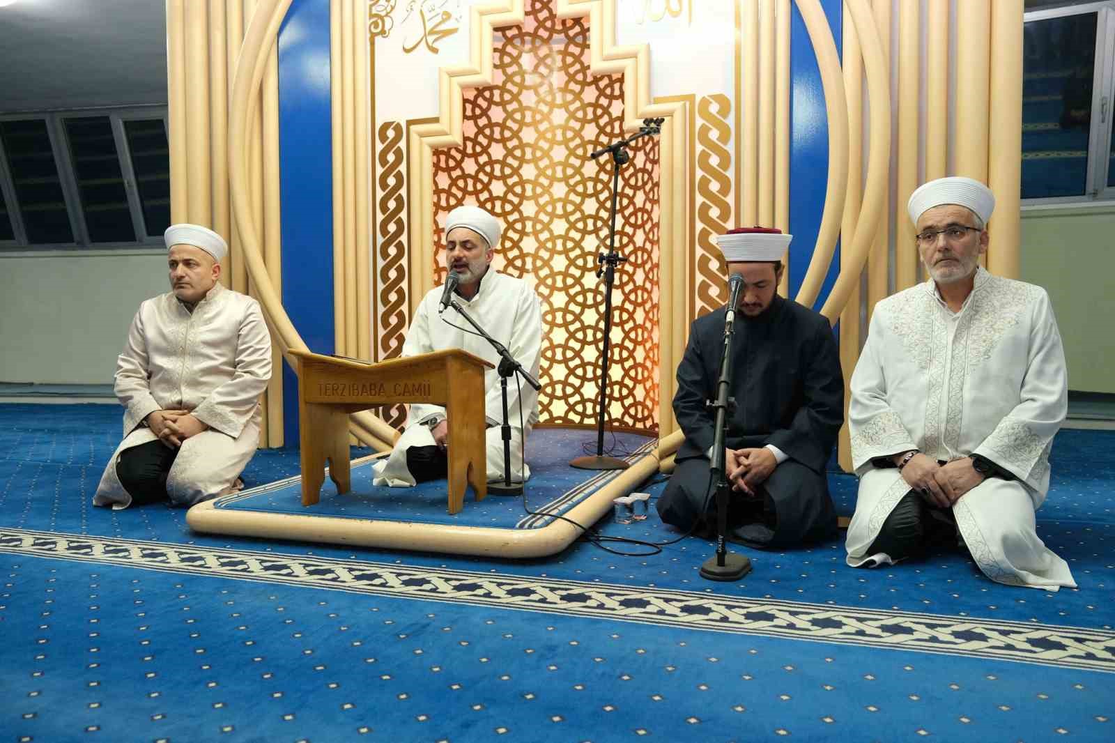 Regaip Kandili dolayısıyla Terzibaba Camii&rsquo;nde kandil programı d&uuml;zenlendi
