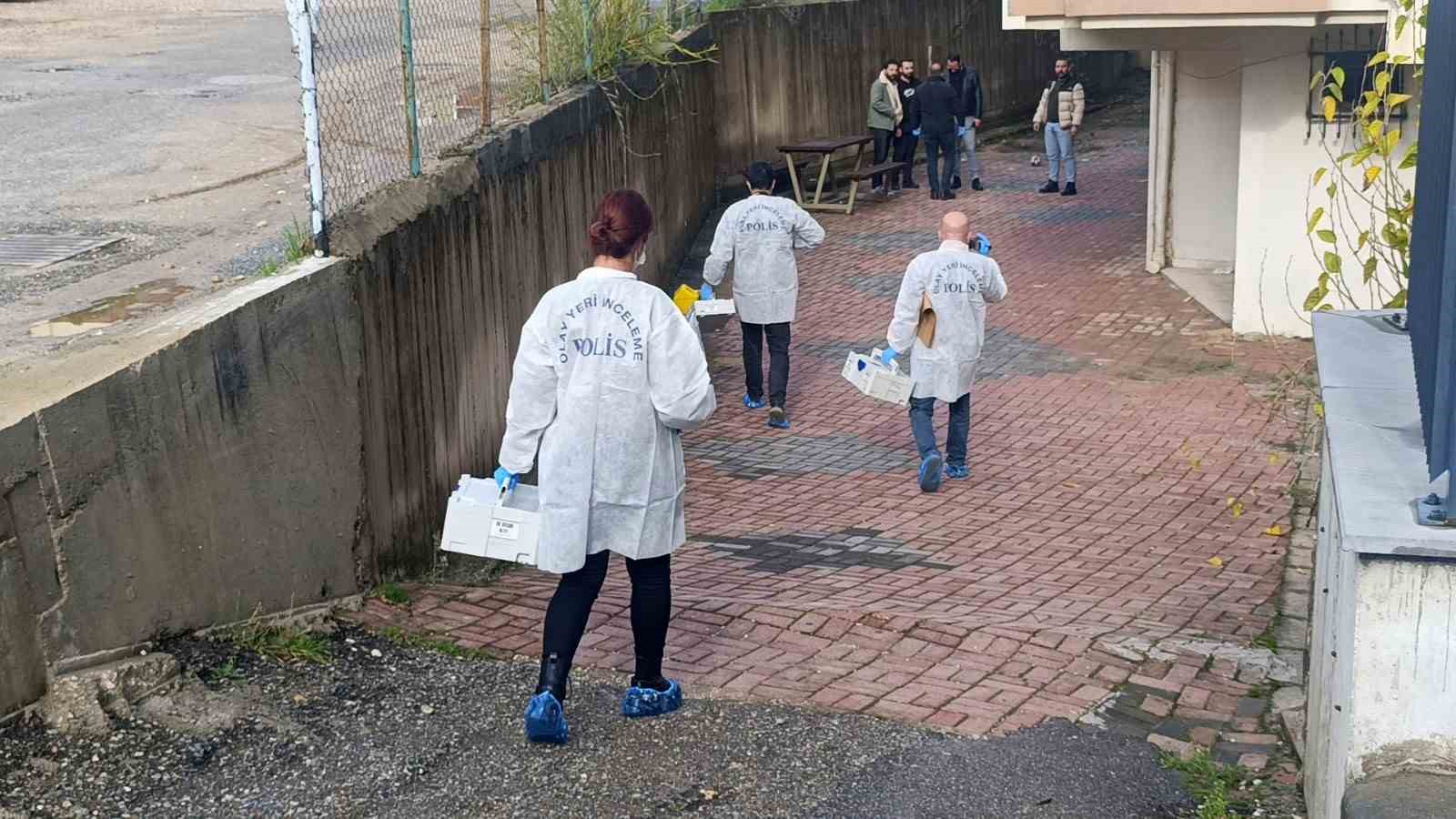 Kanser hastası yaşlı adam evinde &ouml;l&uuml; bulundu
