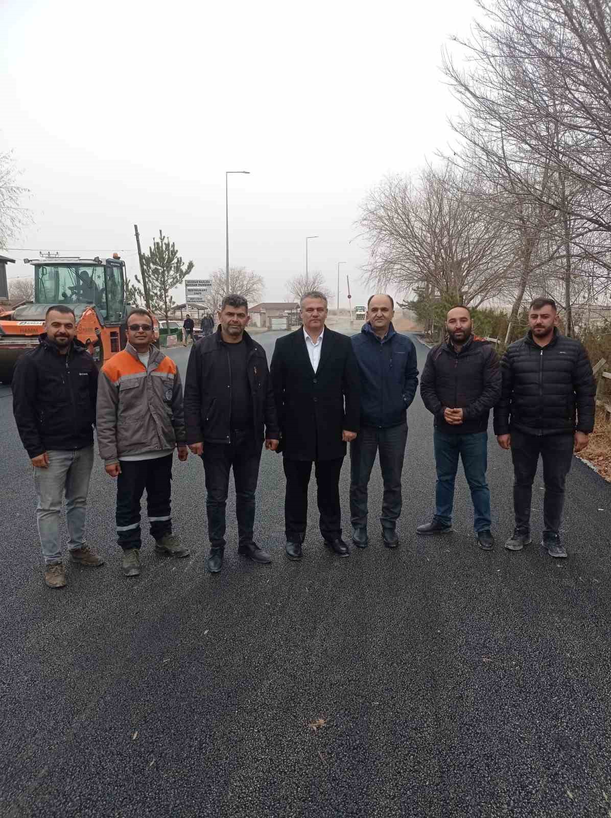 Sultan Sazlığı yoluna sıcak asfalt serimi yapıldı
