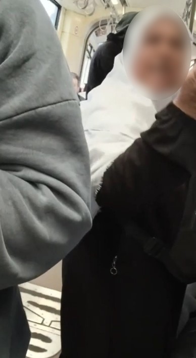 Vatandaşın, yalan s&ouml;yleyerek dilendiği iddia edilen kadınla ilgin&ccedil; tartışması
