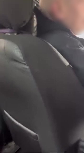 Kadın yolcu ile taksicinin hizmet bedeli tartışması: "Haram olsun" diyerek ara&ccedil;tan indi
