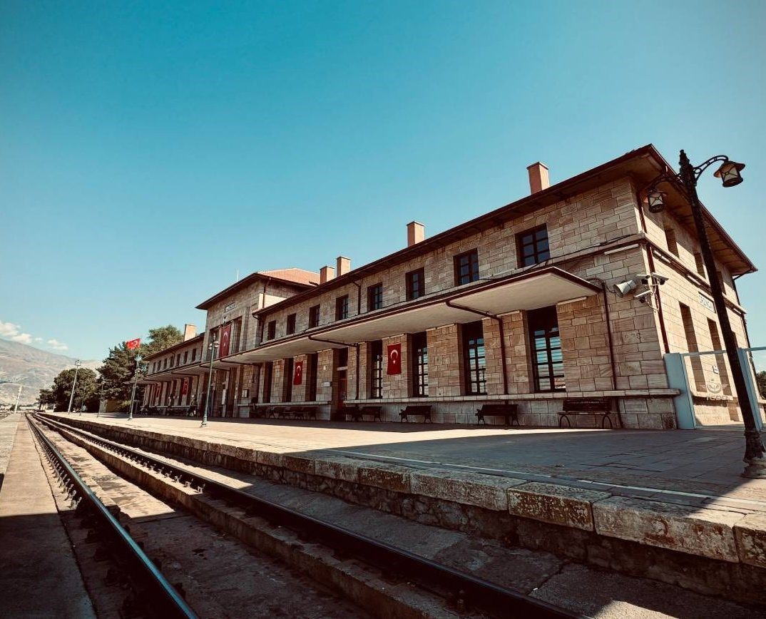 Depremlere direnen yapı: Erzincan Tren Garı
