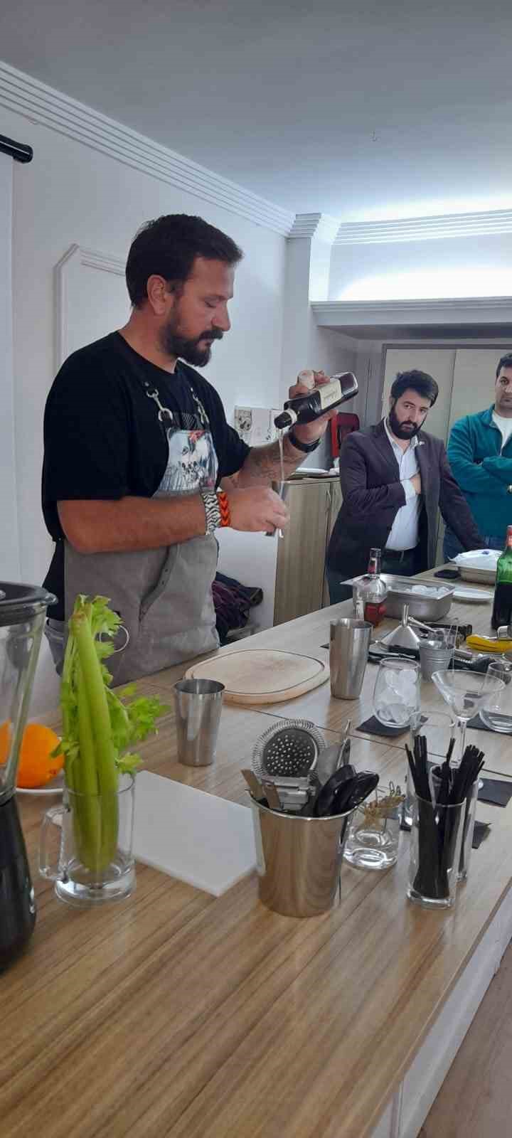 MSK&Uuml;&rsquo;de turizm sekt&ouml;r&uuml;nde i&ccedil;ecek hazırlanması alanında uygulamalı eğitim
