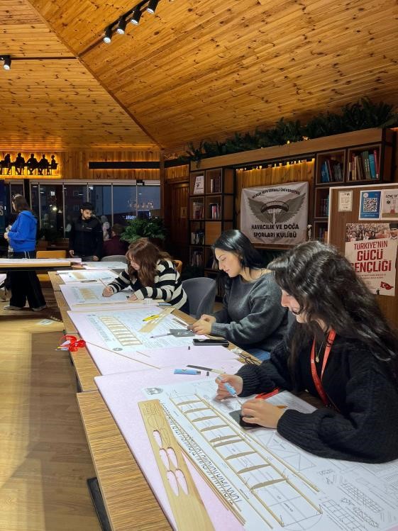 BŞE&Uuml; Gen&ccedil; Ofis&rsquo;te "Model U&ccedil;ak Eğitmen Eğitimi" projesi başladı
