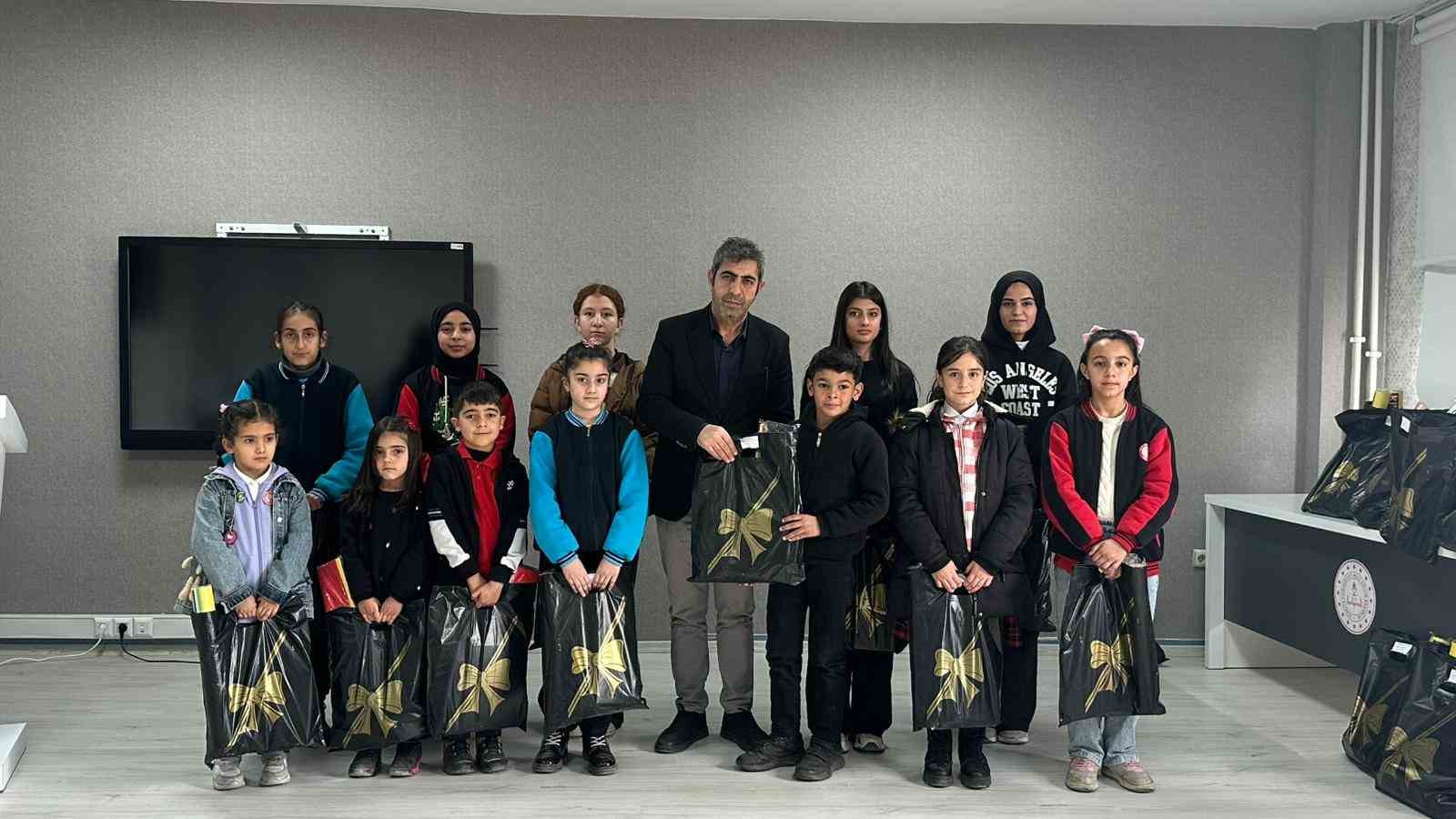 Muradiye&rsquo;de 2. kitap okuma yarışması &ouml;d&uuml;l t&ouml;reni d&uuml;zenlendi
