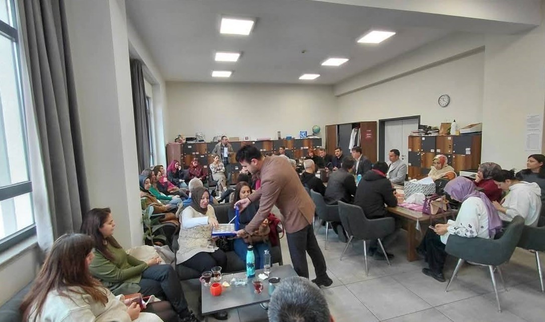 Eğitim Bir-Sen&rsquo;den Yunusemre&rsquo;de eğitim &ccedil;alışanlarıyla istişare
