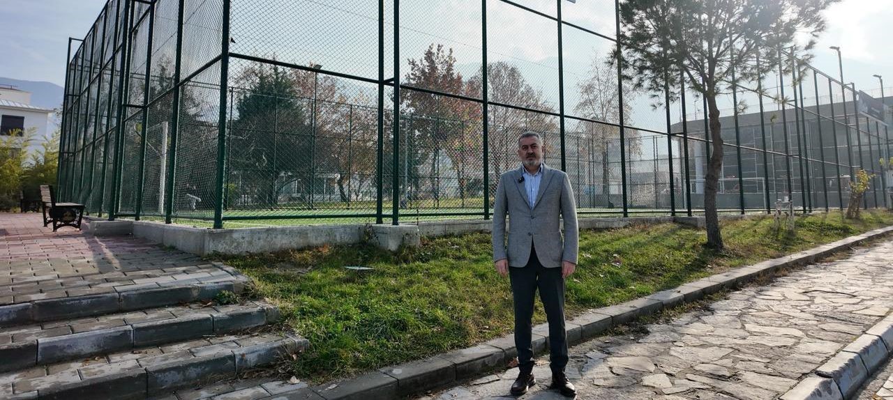 Pamukkale Belediyesi mahalle gen&ccedil;lerinin kullandığı halı sahayı &uuml;cretli yaptı
