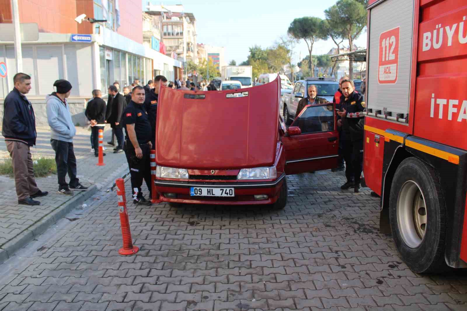 Otomobilden dumanlar y&uuml;kseldi, ekipler harekete ge&ccedil;ti
