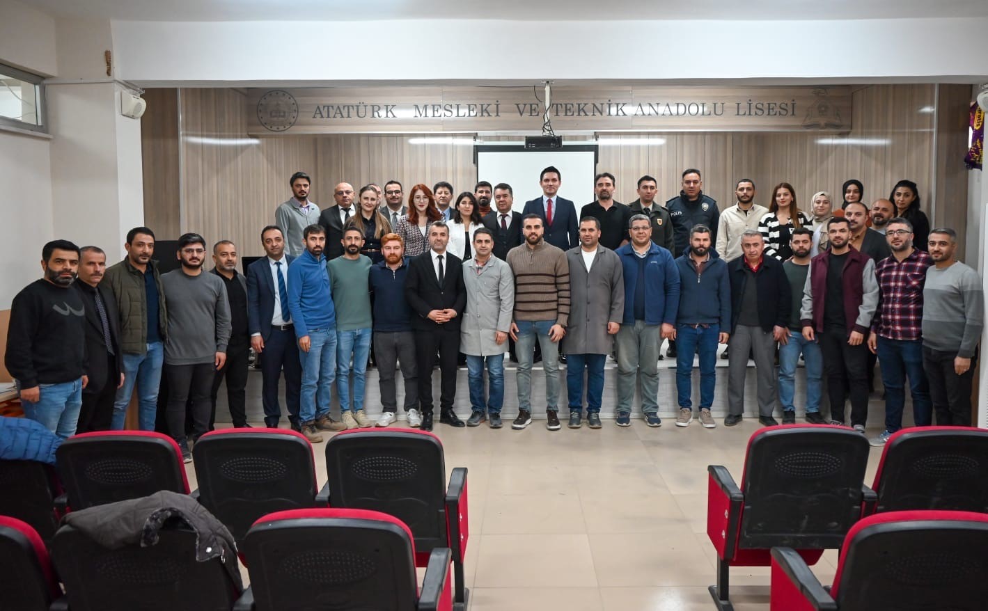 Nusaybin&rsquo;de "model u&ccedil;ak rehber &ouml;ğretmen tekam&uuml;l kursu" d&uuml;zenlendi
