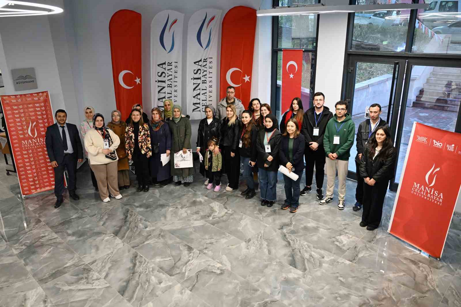 Bilim Kafe Demirci&rsquo;de &rsquo;Teknolojinin topluma etkileri&rsquo; masaya yatırıldı
