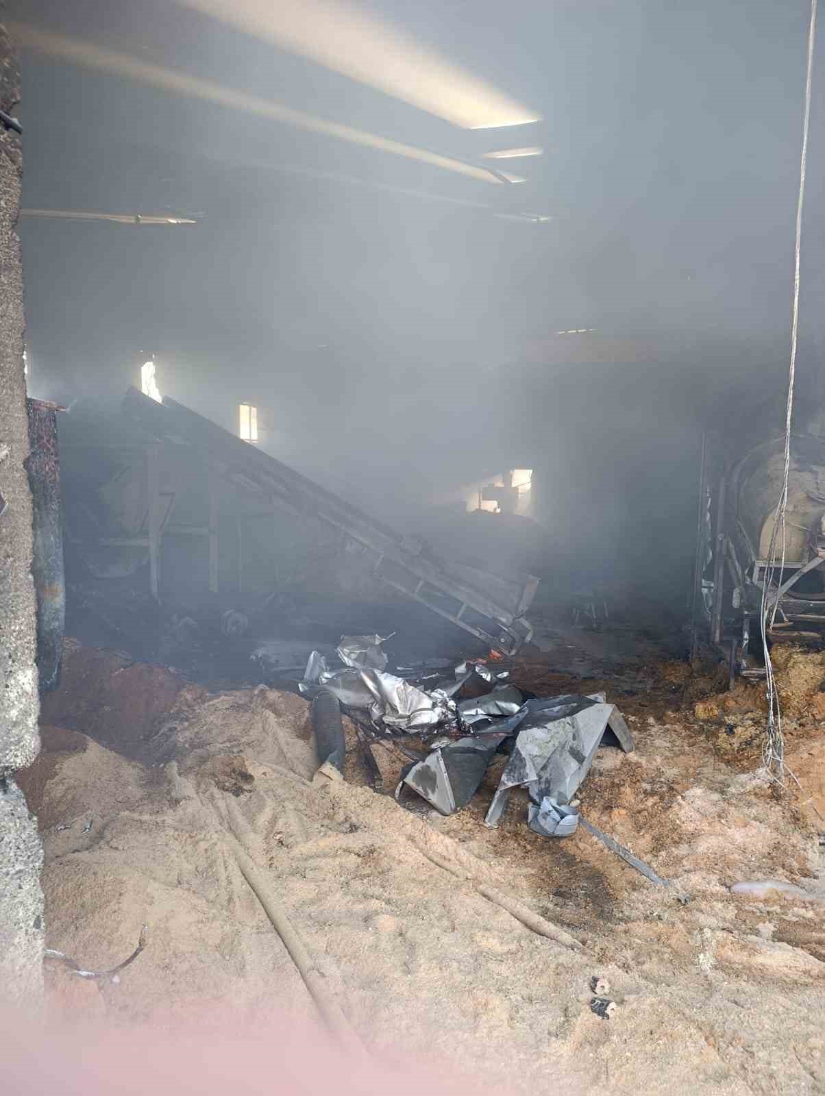 Vize&rsquo;de palet fabrikasının deposunda yangın
