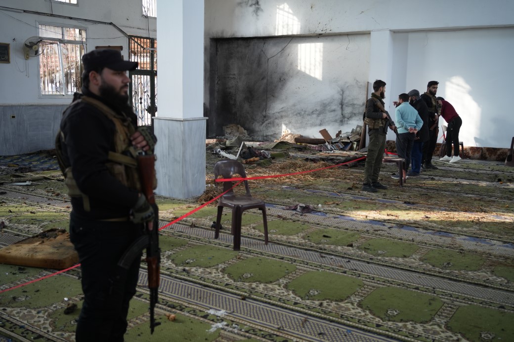 Suriye'de cami patlamasında can kaybı 8'e y&uuml;kseldi