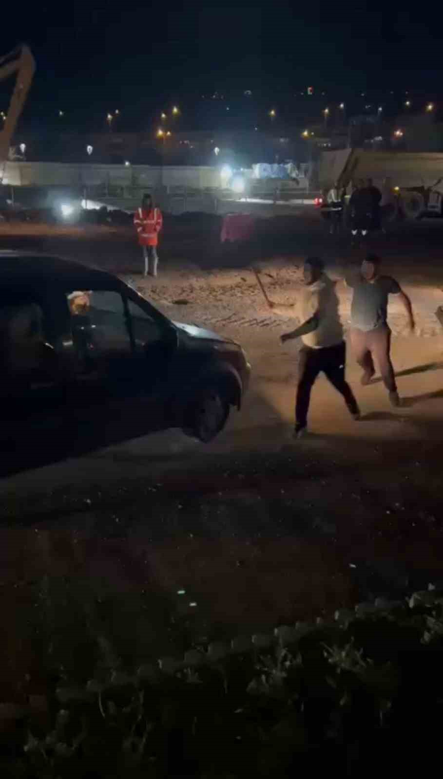 &Ouml;fkelenen s&uuml;r&uuml;c&uuml; ortalığı birbirine kattı
