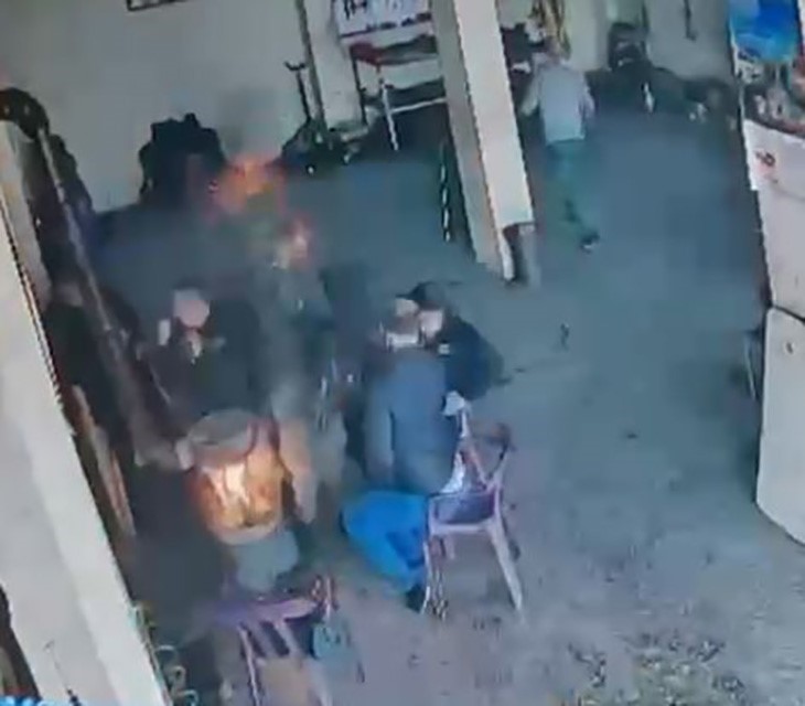 Sobaya d&ouml;k&uuml;len mazot bomba gibi patladı, &ccedil;ırak yaralandı
