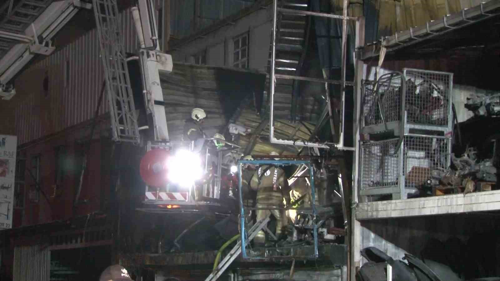 Başakşehir Atat&uuml;rk Oto Sanayi  Sitesi&rsquo;nde &ccedil;ıkan yangında 1 kişi hayatını kaybetti
