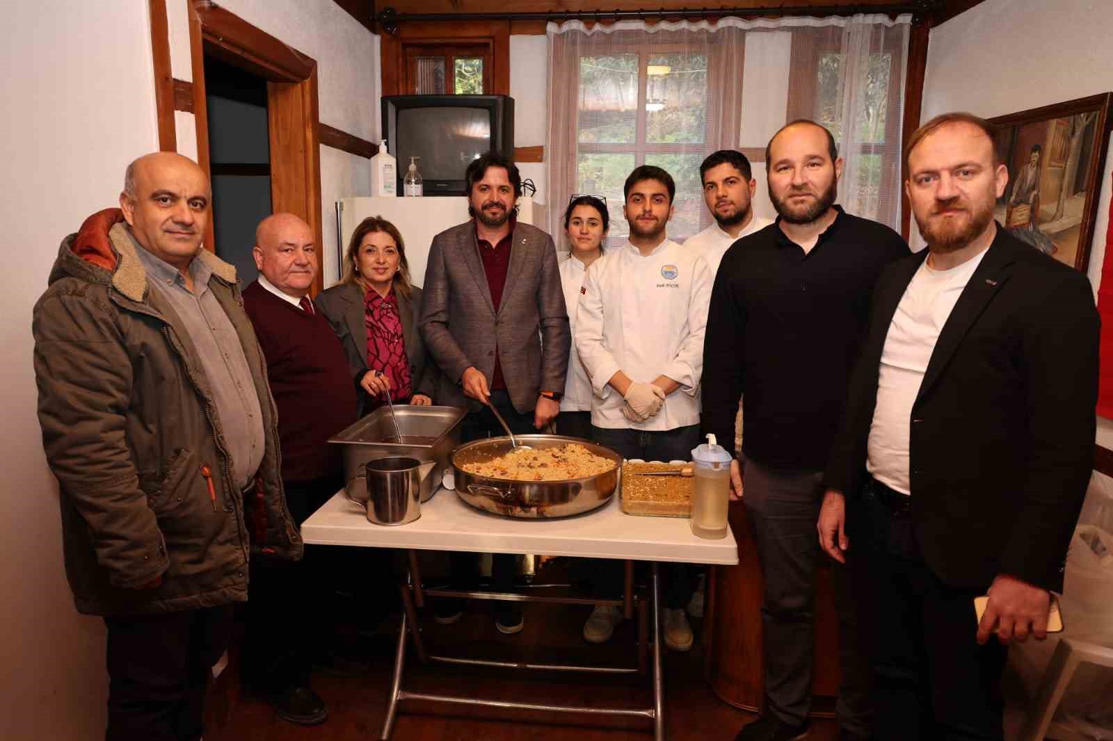 &Ouml;zbek pilavı ve Balkan helvası aynı sofrada buluştu
