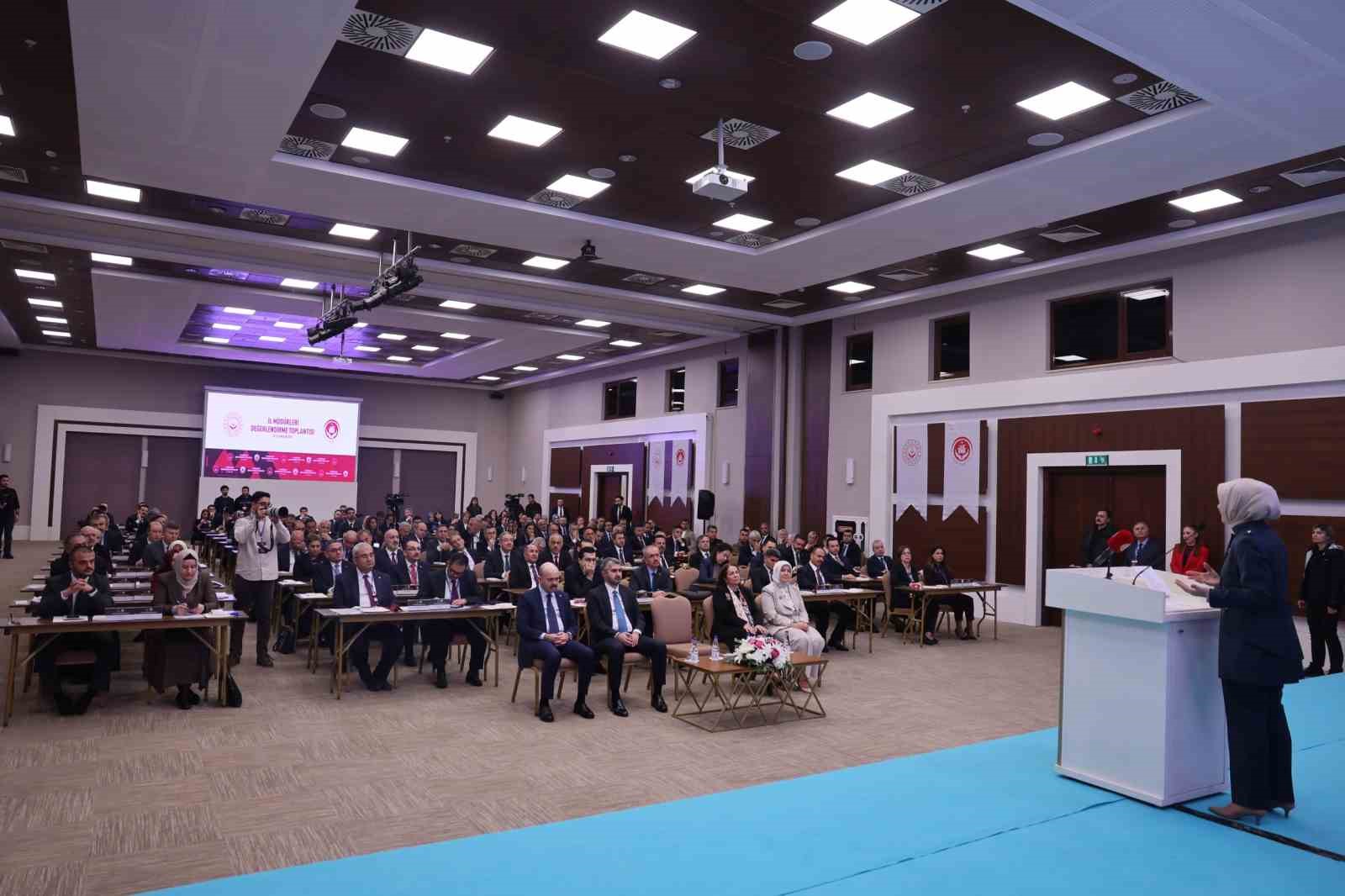 Bakan G&ouml;ktaş&rsquo;tan il m&uuml;d&uuml;rlerine &lsquo;saha odaklı y&ouml;netim&rsquo; uyarısı
