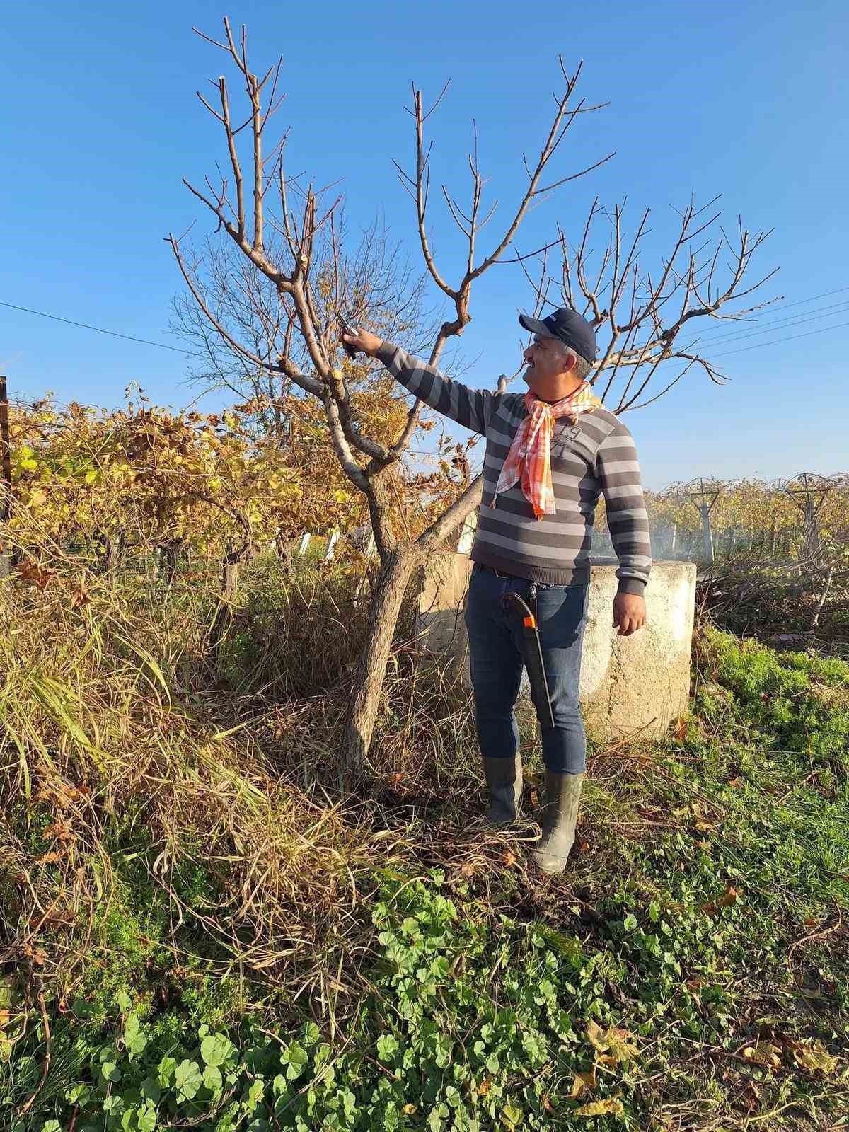 &Ccedil;ift&ccedil;inin mesaisi kışın da s&uuml;r&uuml;yor
