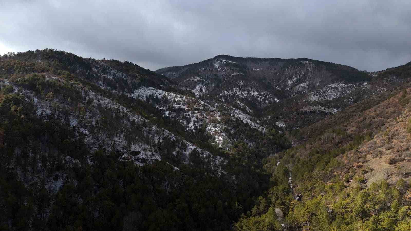 Kızılcahamam&rsquo;da kar yağışı etkili oldu: Soğuksu Milli Parkı&rsquo;nda kartpostallık manzaralar oluştu
