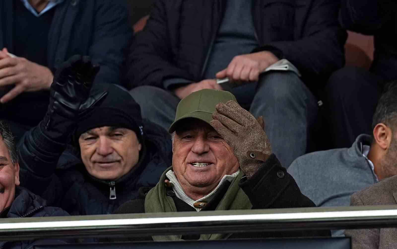 Fatih Terim, Sarıyer - Bodrum FK ma&ccedil;ını trib&uuml;nden izledi
