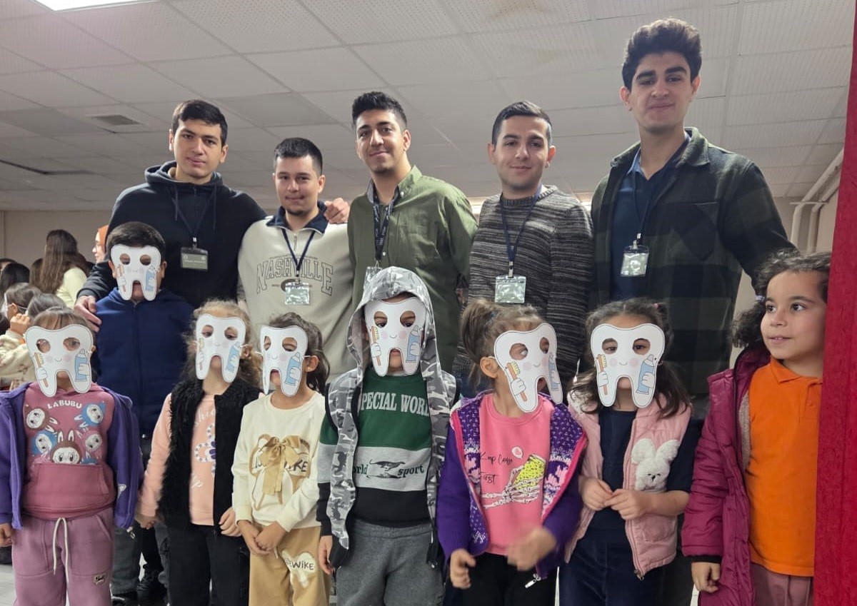 İlkokul &ouml;ğrencilerine diş sağlığı eğitimi verildi
