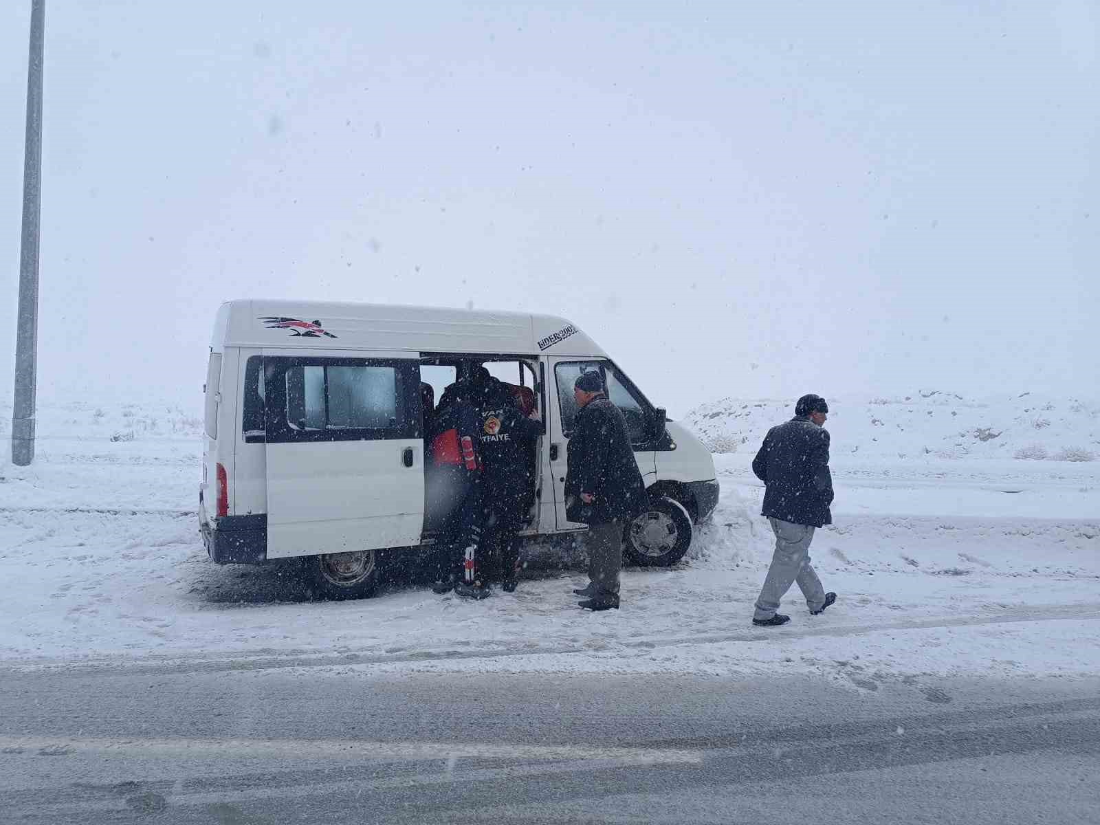 Erciş&rsquo;te trafik kaza: 3 yaralı
