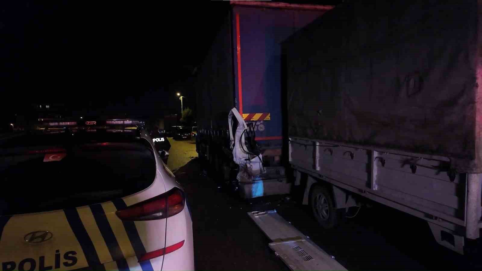 Sultanbeyli&rsquo;de alkoll&uuml; s&uuml;r&uuml;c&uuml; dehşet sa&ccedil;tı: 4 yaralı
