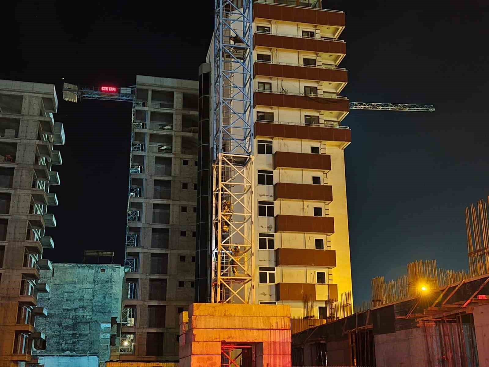 Vince &ccedil;ıkarak intihara kalkışan şahsı itfaiye vazge&ccedil;irdi
