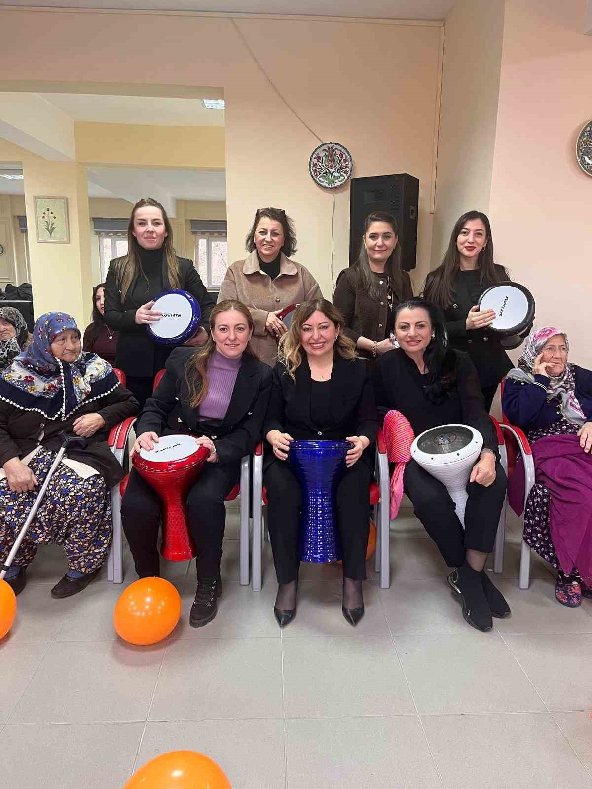 K&uuml;tahya Huzurevine anlamlı ziyaret
