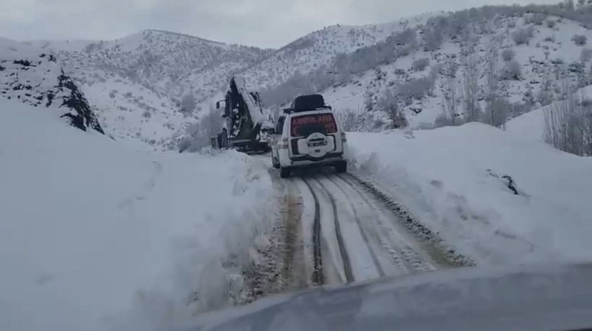 Siirt&rsquo;te i&ccedil; kanama ge&ccedil;iren hasta, ekiplerin yolu a&ccedil;masıyla hastaneye yetiştirildi
