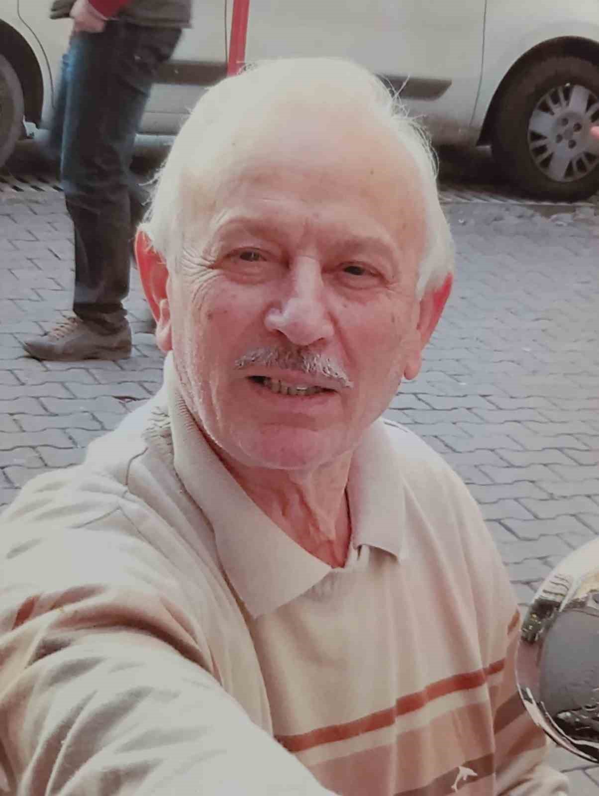 &Uuml;nl&uuml; oyuncu Serkan Keskin&rsquo;in babası son yolculuğuna uğurlandı
