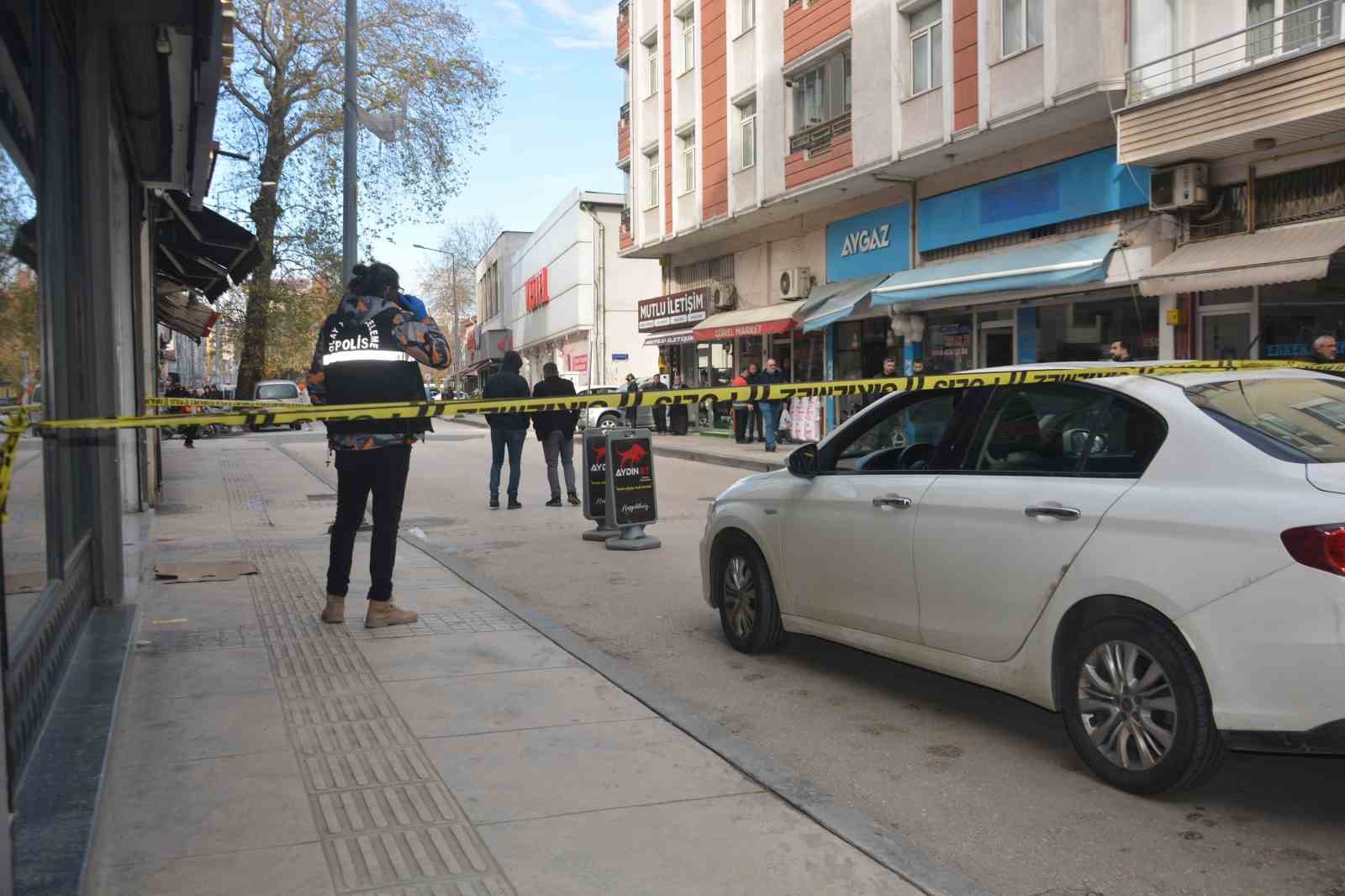 Ordu&rsquo;da iş yerine uzun namlulu silahla saldırı: O anlar g&uuml;venlik kamerasında
