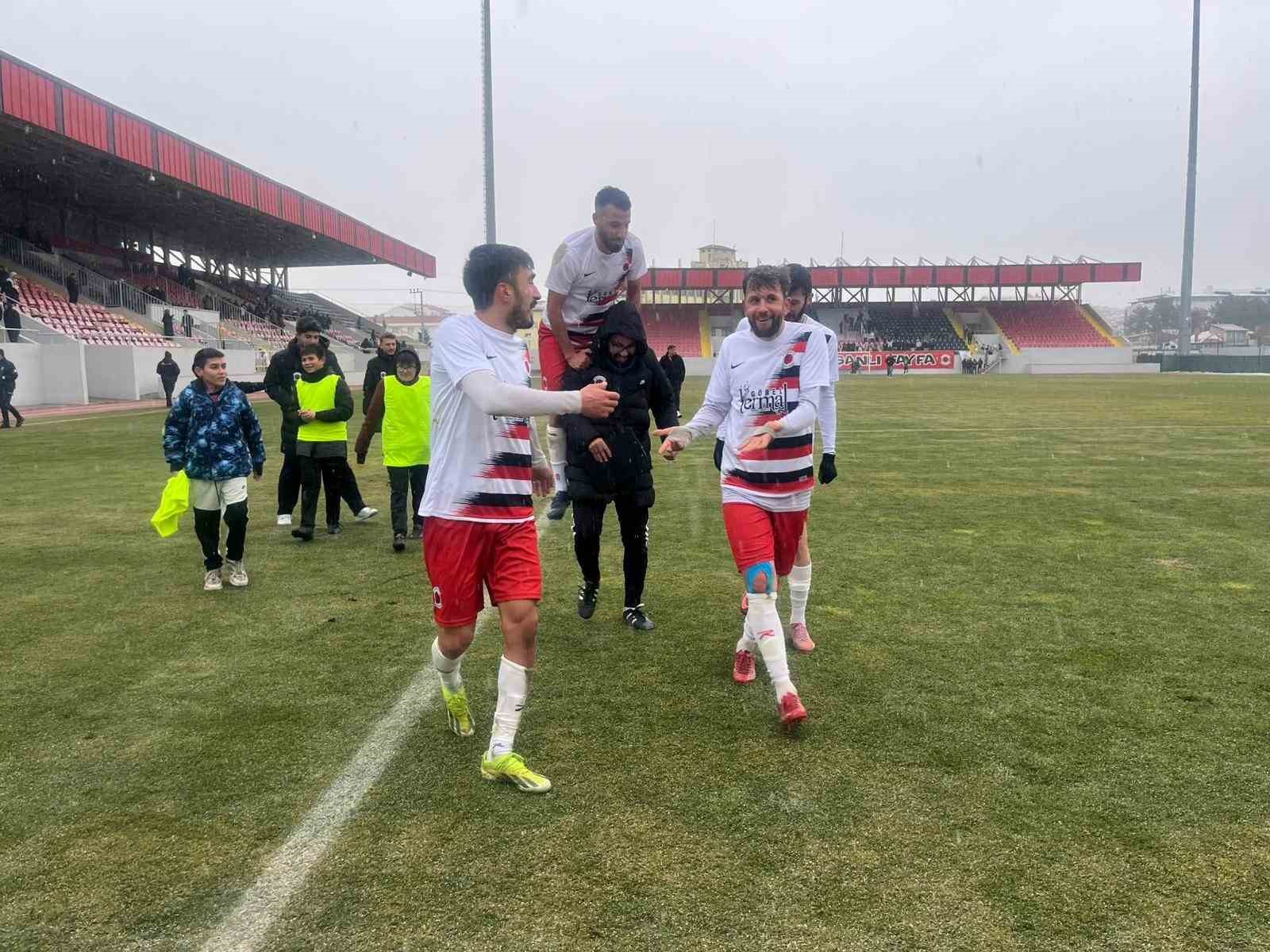 TKİ Tavşanlı Linyitspor doludizgin: 2-0
