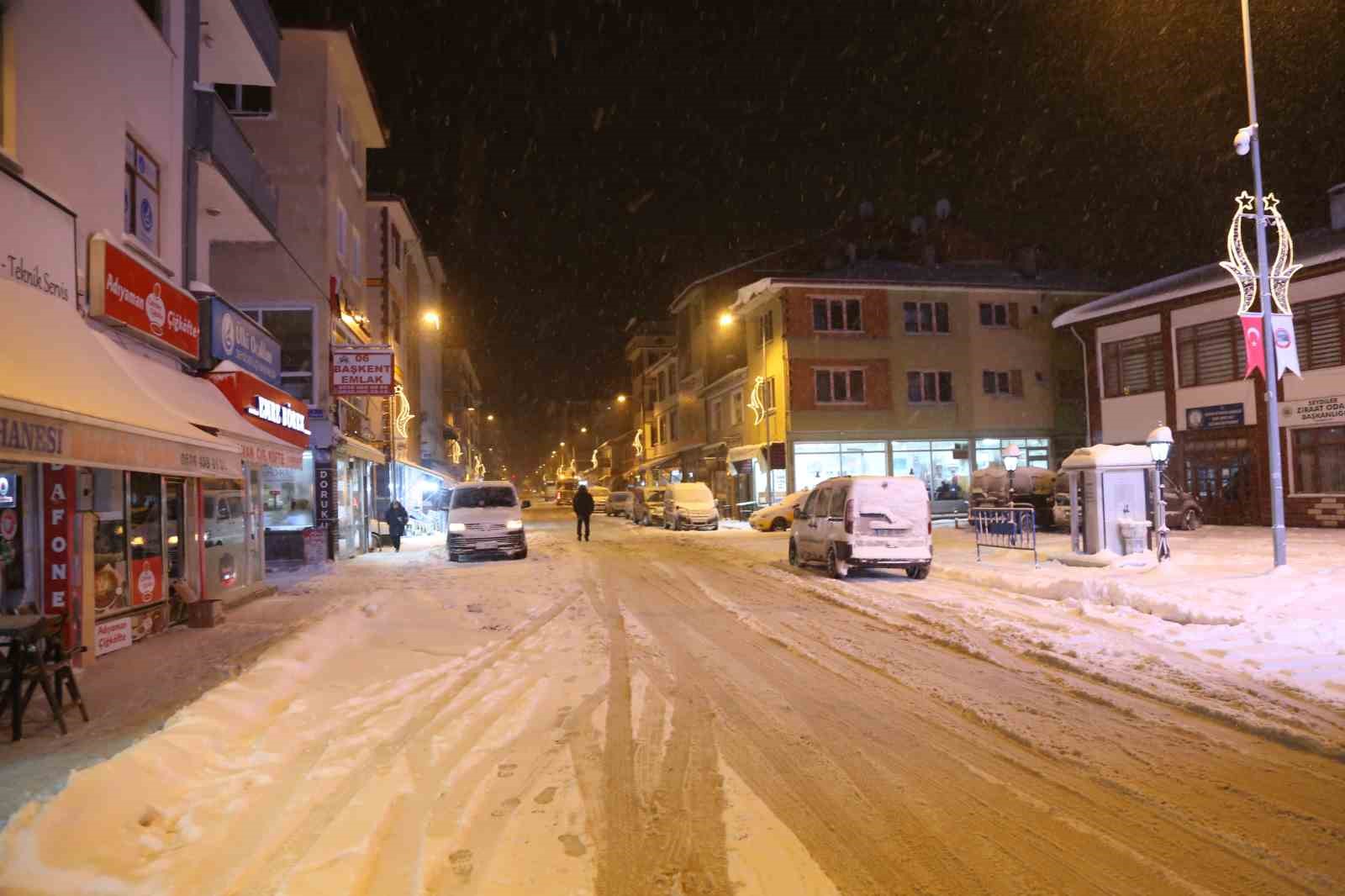 Kastamonu’da yoğun kar yağışı: Ağır tonajlı araçların geçişine izin verilmiyor